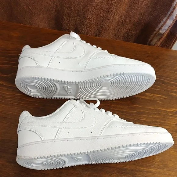 Nike White Lace-Up Sneakers Women's Size 10.5, Like New!!! Worn Once. - Picture 3 of 8